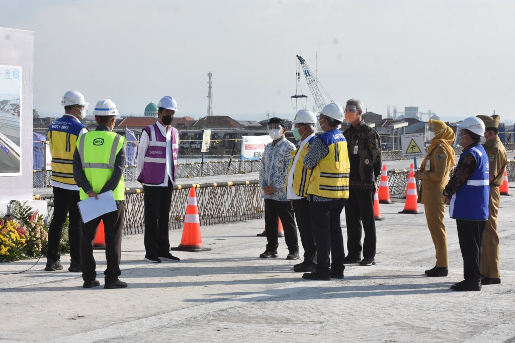 Kunjungi Demak, Presiden Jokowi : Jalan Tol Semarang-Demak Multifungsi ...