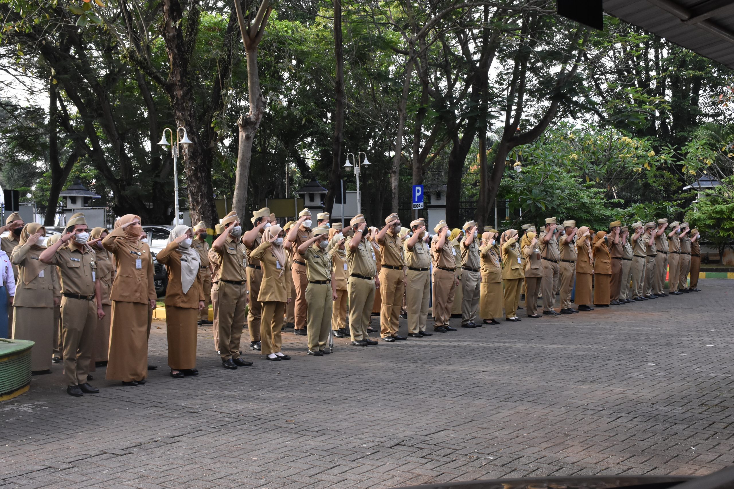 Pimpin Apel Pagi, Agus LP Evaluasi Atribut Para Pegawai Dalam ...